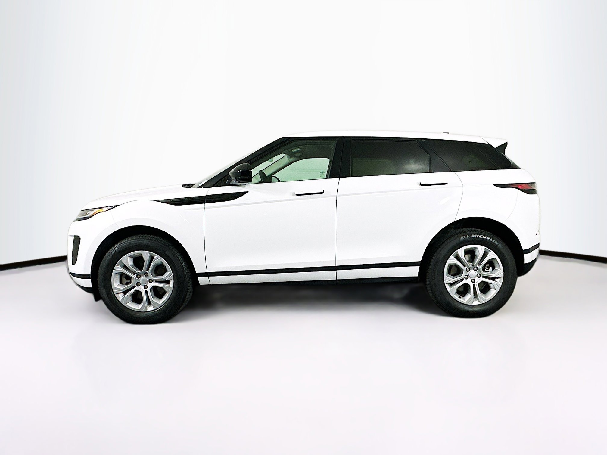 Used 2023 Land Rover Range Rover Evoque S image 4