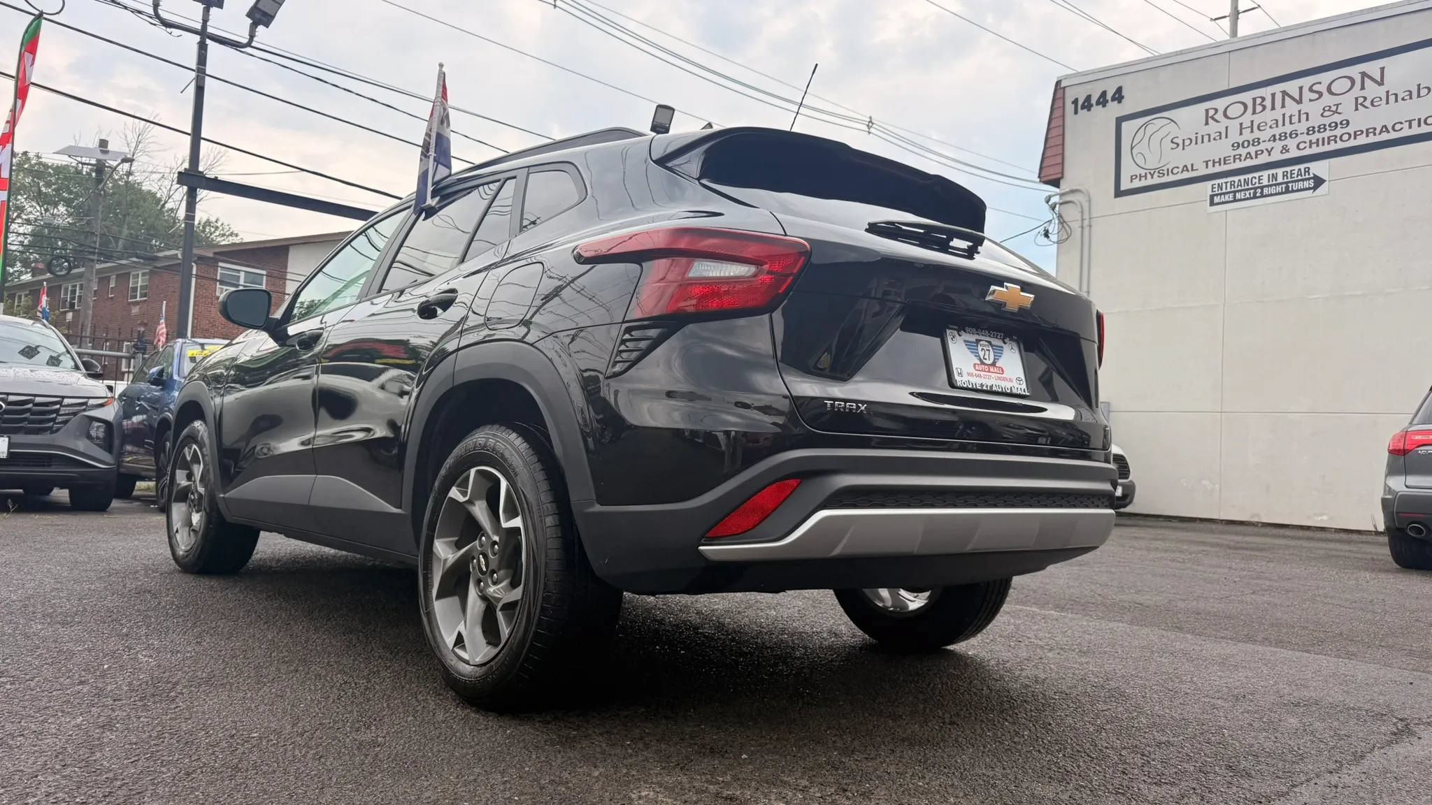 Used 2025 Chevrolet Trax LT FWD image 8