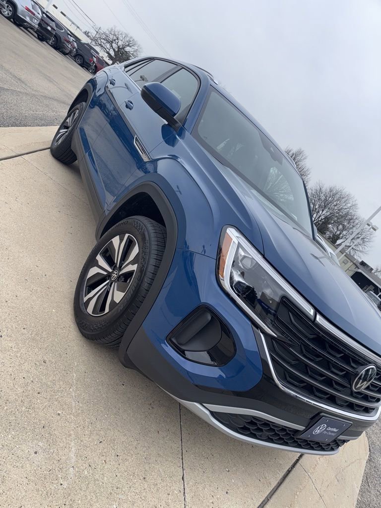 Certified 2025 Volkswagen Atlas Cross Sport SE image 9