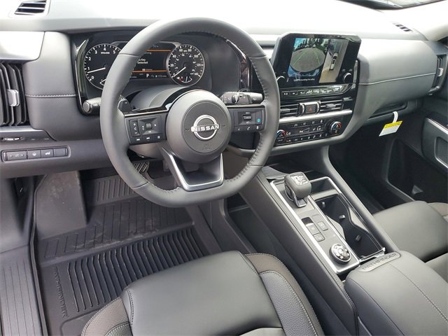 New 2025 Nissan Pathfinder SL w/ Black Appearance Package image 7