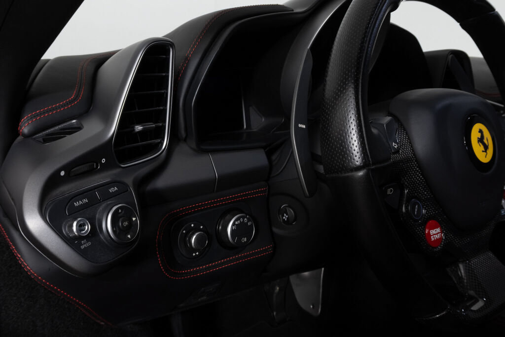 Used 2013 Ferrari 458 Italia Coupe RWD image 32