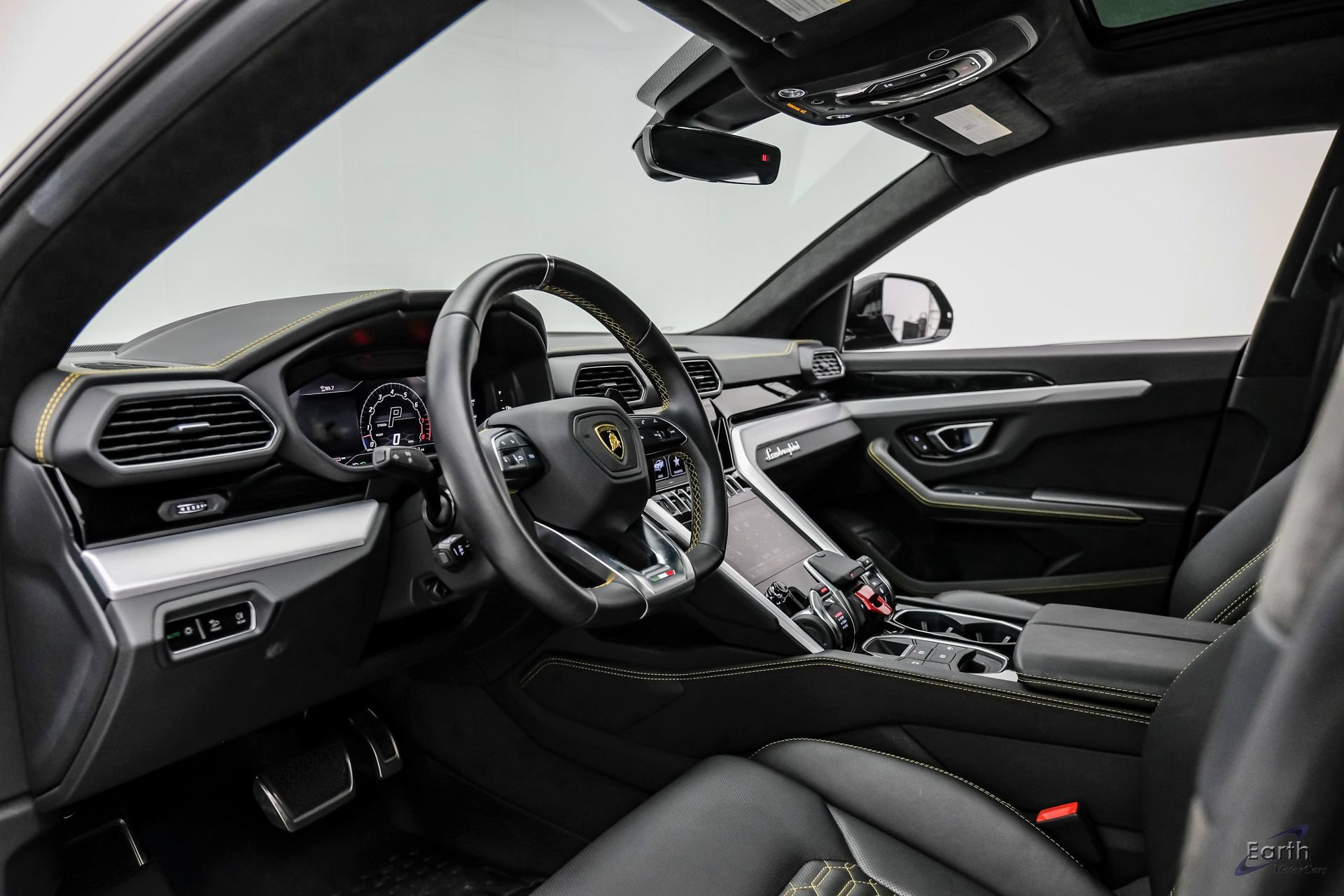 Used 2022 Lamborghini Urus AWD/4WD image 35