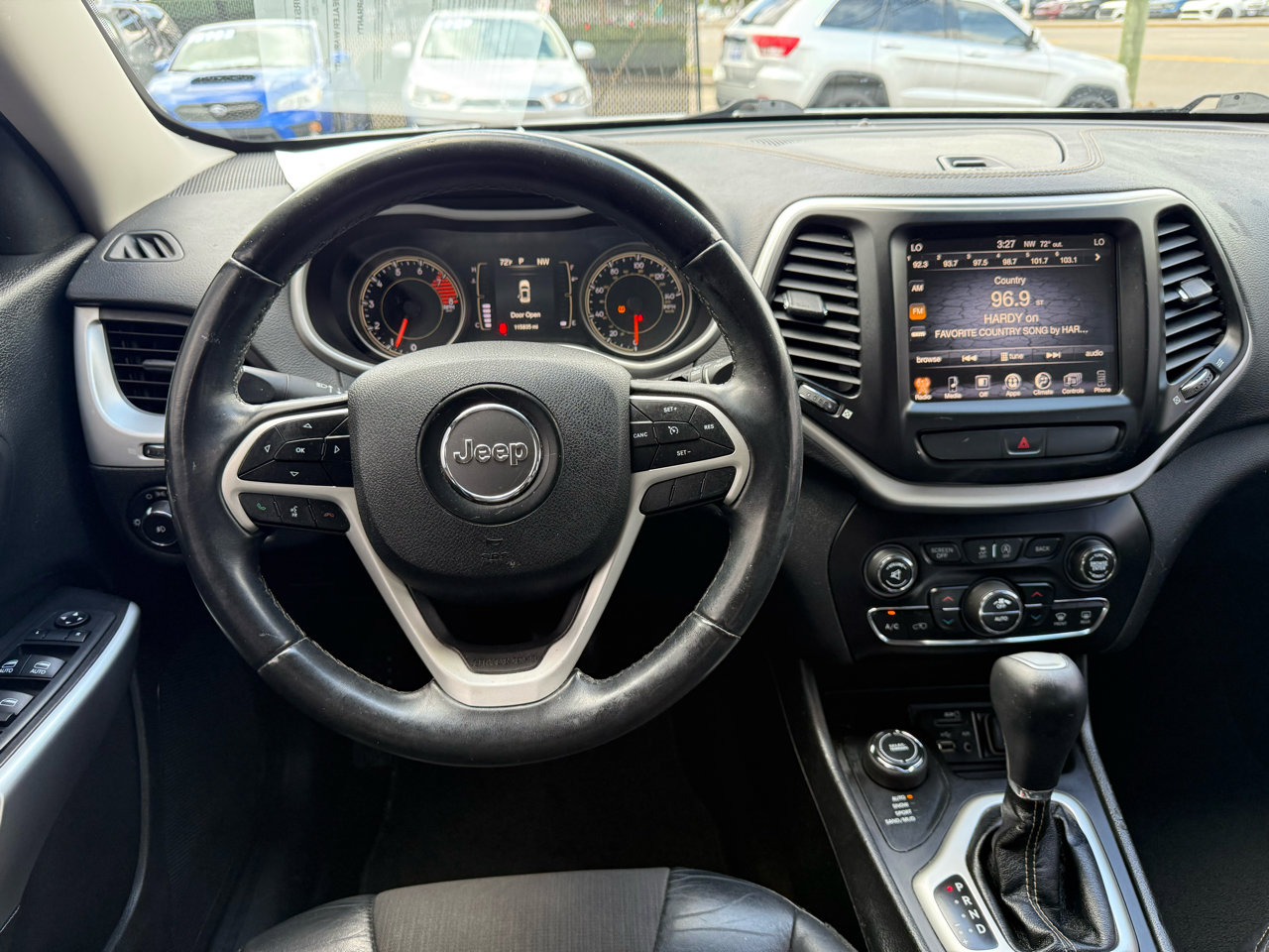 Used 2018 Jeep Cherokee Latitude Plus w/ Comfort/Convenience Group image 3