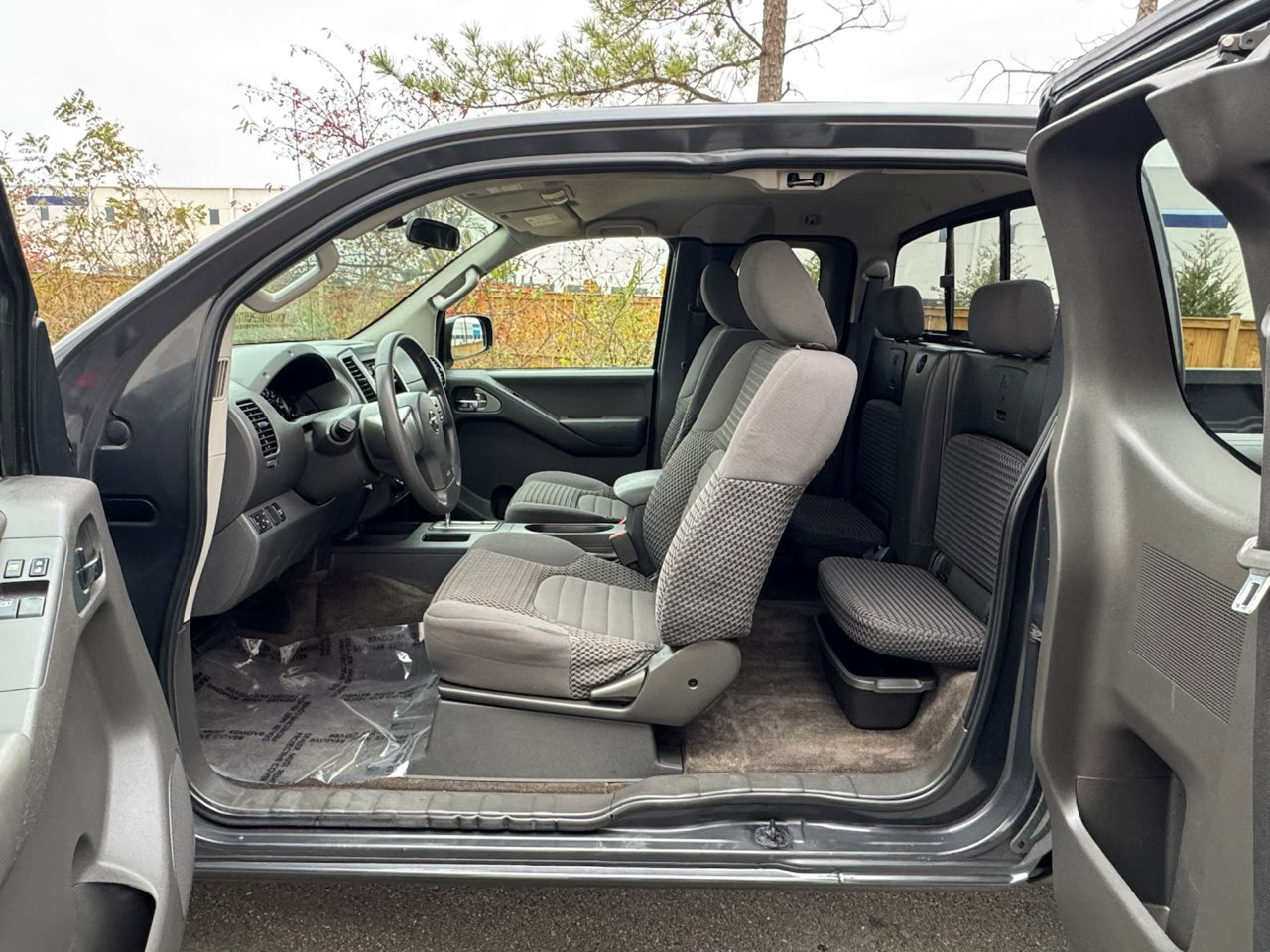 Used 2012 Nissan Frontier SV image 12