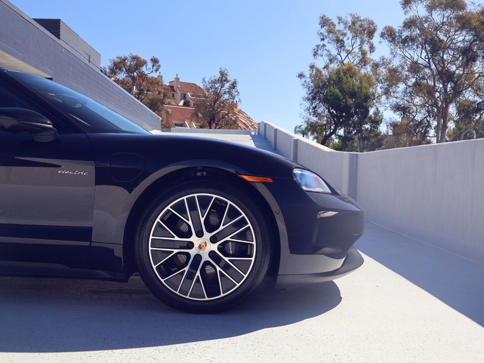 Certified 2025 Porsche Taycan w/ Premium Package RWD image 11