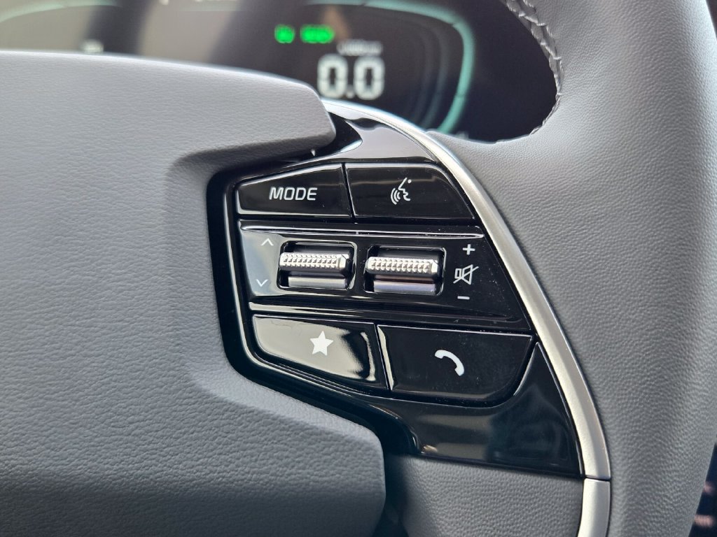 New 2026 Kia Niro EX FWD image 11