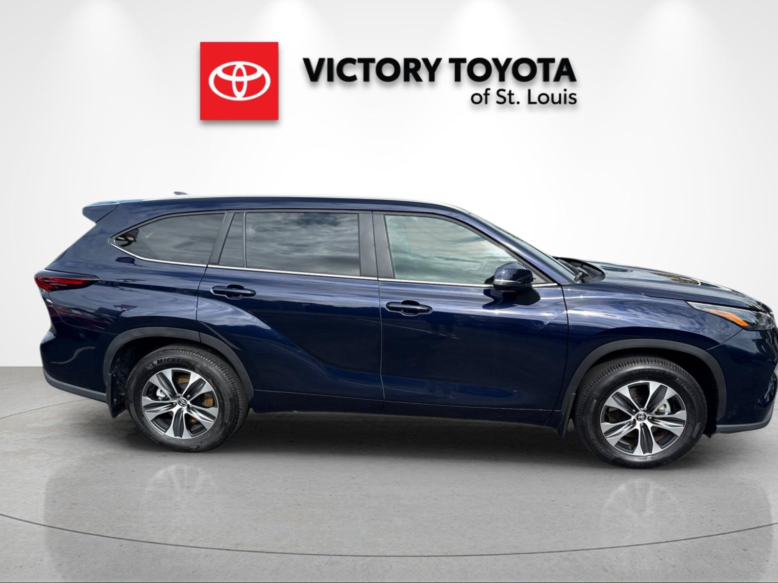 Used 2026 Toyota Highlander XLE AWD/4WD image 2