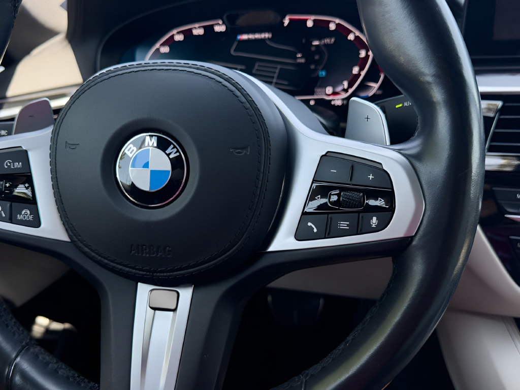 Used 2022 BMW M550i xDrive w/ Executive Package AWD/4WD image 12