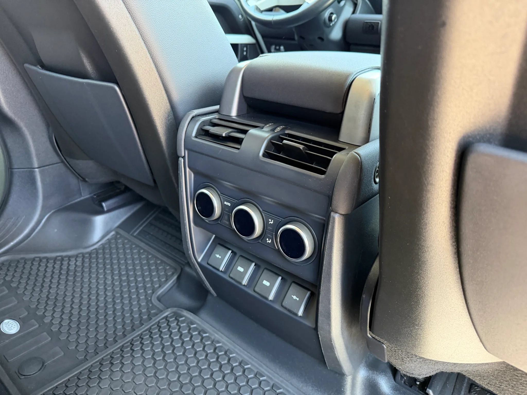 Used 2020 Land Rover Defender 110 SE AWD/4WD image 9