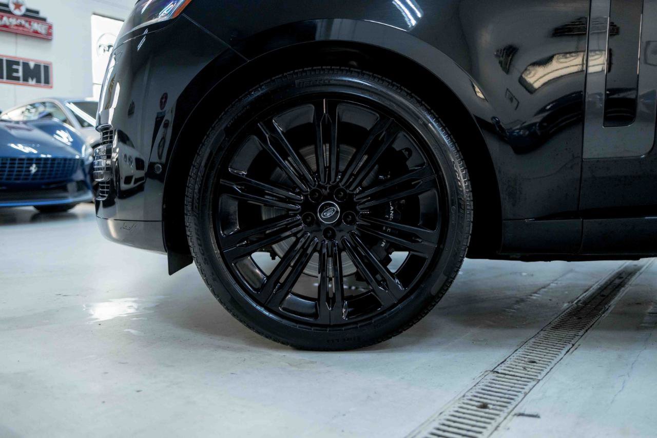 Used 2025 Land Rover Range Rover SE image 33