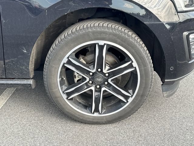 Used 2019 Ford Expedition Limited w/ Equipment Group 303A AWD/4WD image 11