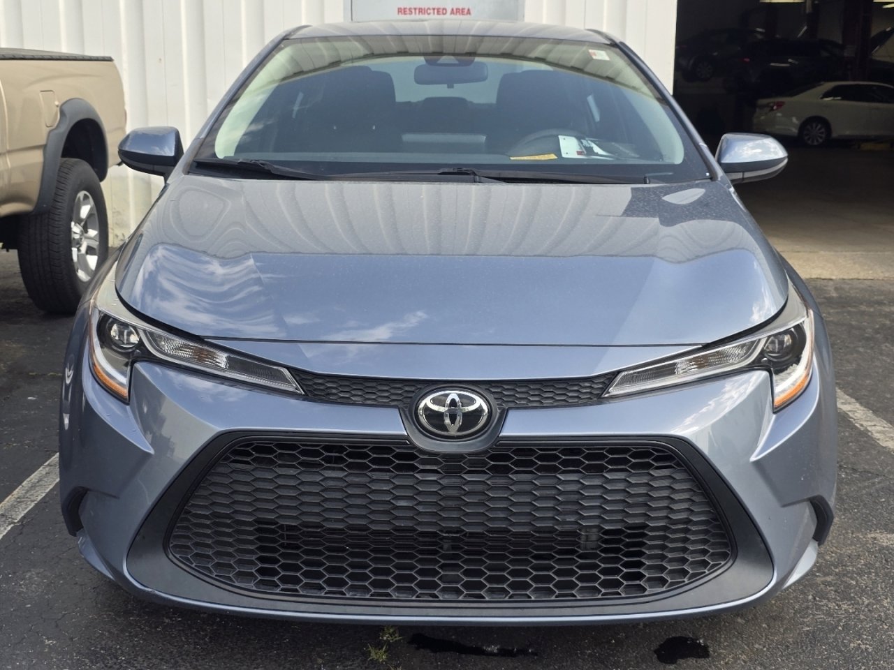 Used 2022 Toyota Corolla LE FWD image 2