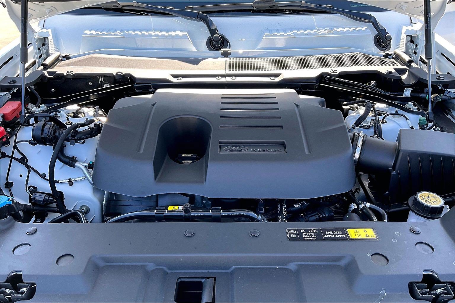 New 2026 Land Rover Defender 110 X-Dynamic SE AWD/4WD image 17