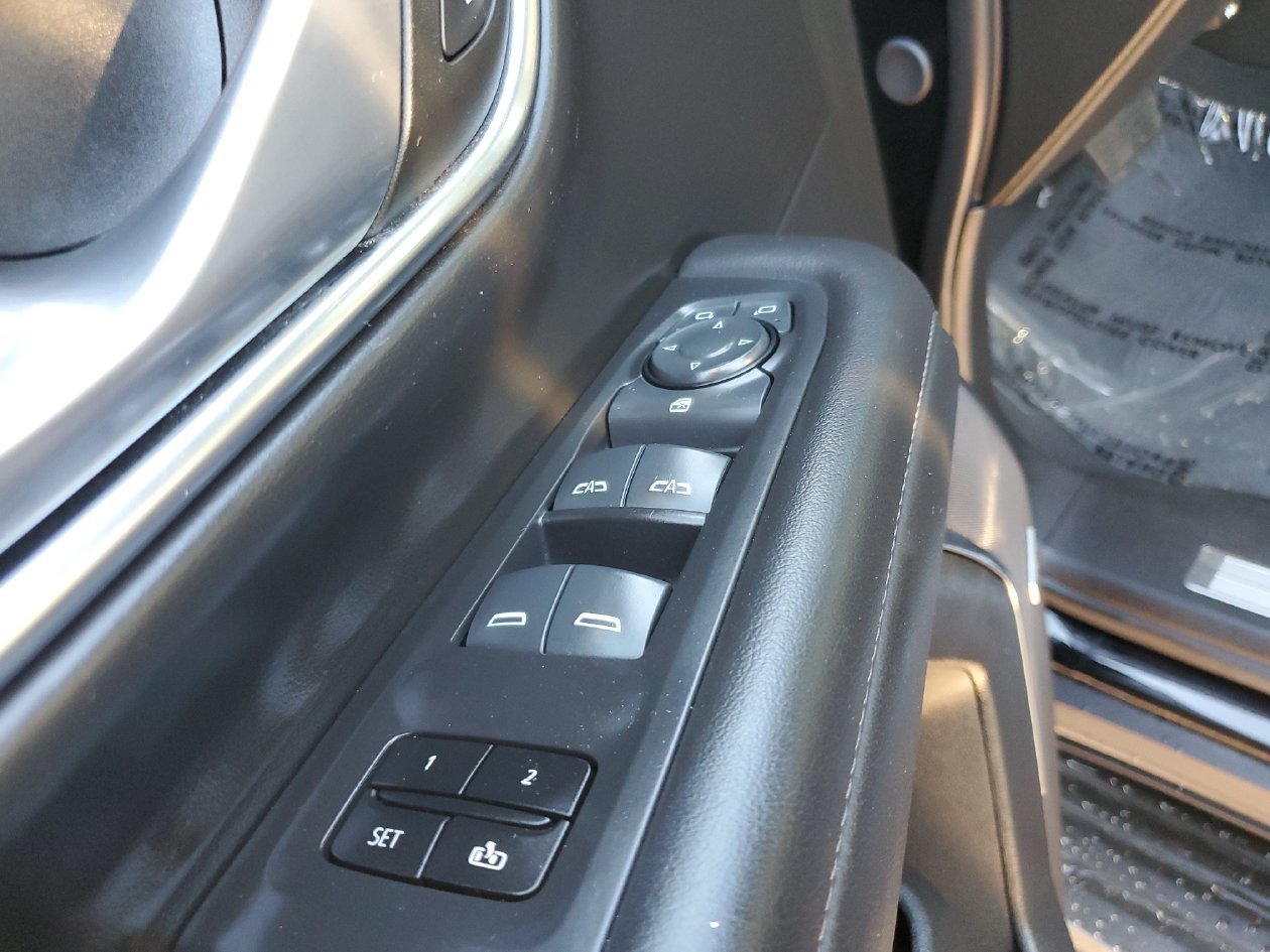 Used 2024 Chevrolet Suburban LT RWD image 16