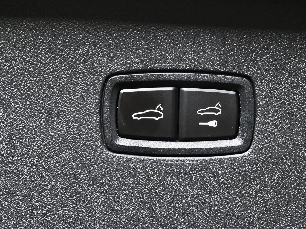 Certified 2025 Porsche Cayenne S image 32