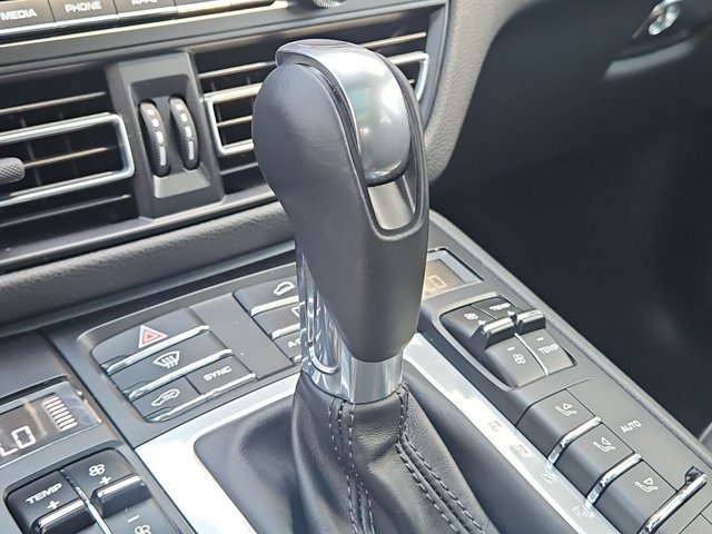 Certified 2021 Porsche Macan AWD/4WD image 37