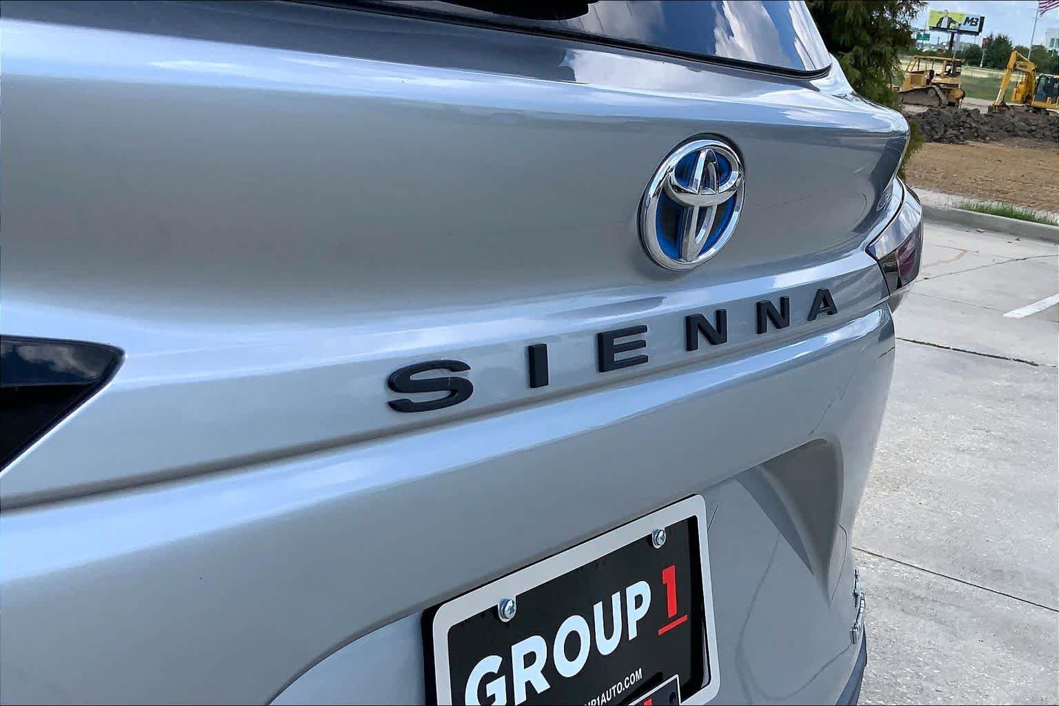Used 2021 Toyota Sienna XLE FWD image 31