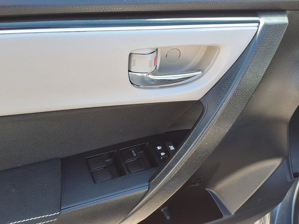Used 2017 Toyota Corolla LE w/ Carpet Mat Package (TMS) FWD image 11