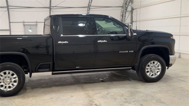 Used 2025 Chevrolet Silverado 2500 LTZ w/ LTZ Convenience Package image 2