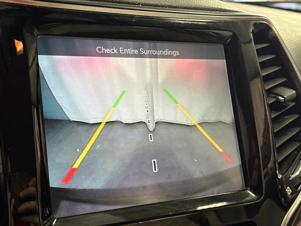 Used 2019 Jeep Cherokee Limited AWD/4WD image 17