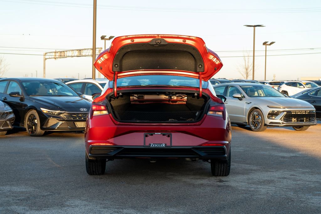 Certified 2023 Hyundai Elantra SEL w/ Preferred Accessory Package image 10