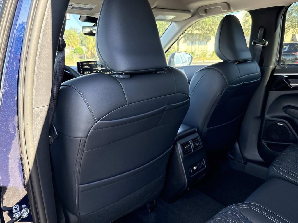 New 2025 Mitsubishi Outlander SEL image 12