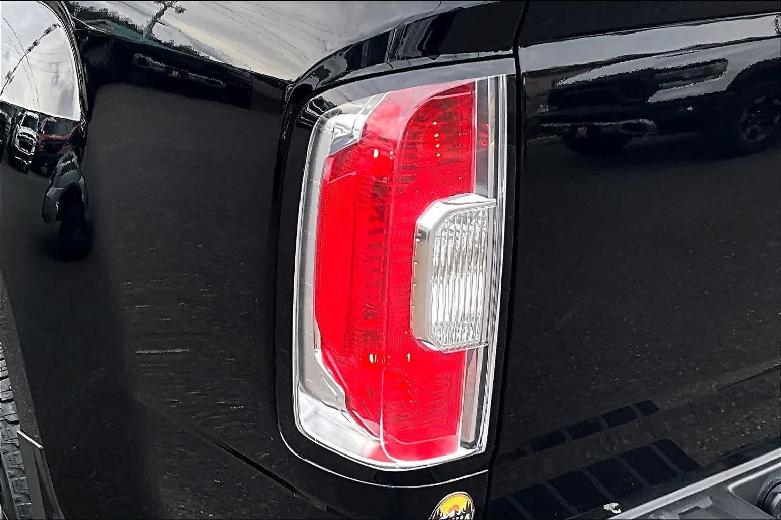 Used 2022 GMC Canyon Denali w/ Denali Black Edition Package image 32