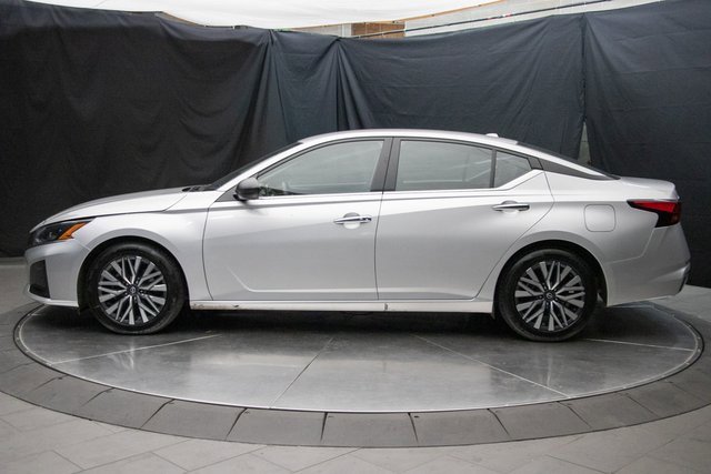 Used 2024 Nissan Altima 2.5 SV image 9