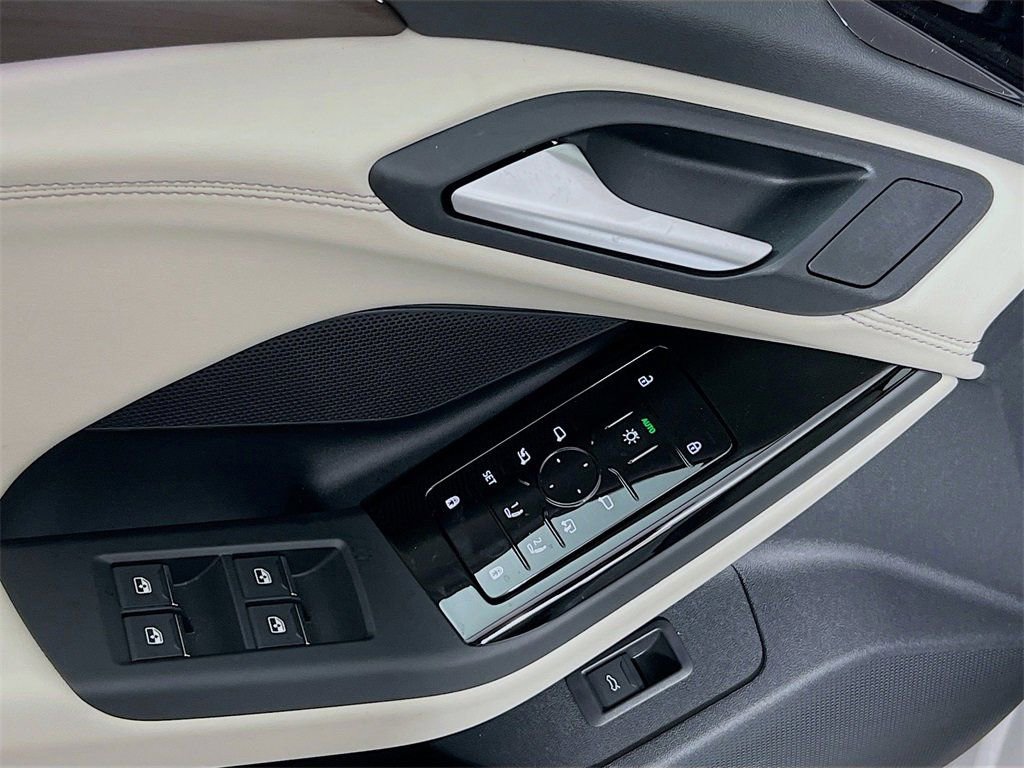 New 2025 Audi A6 e-tron Premium RWD image 17