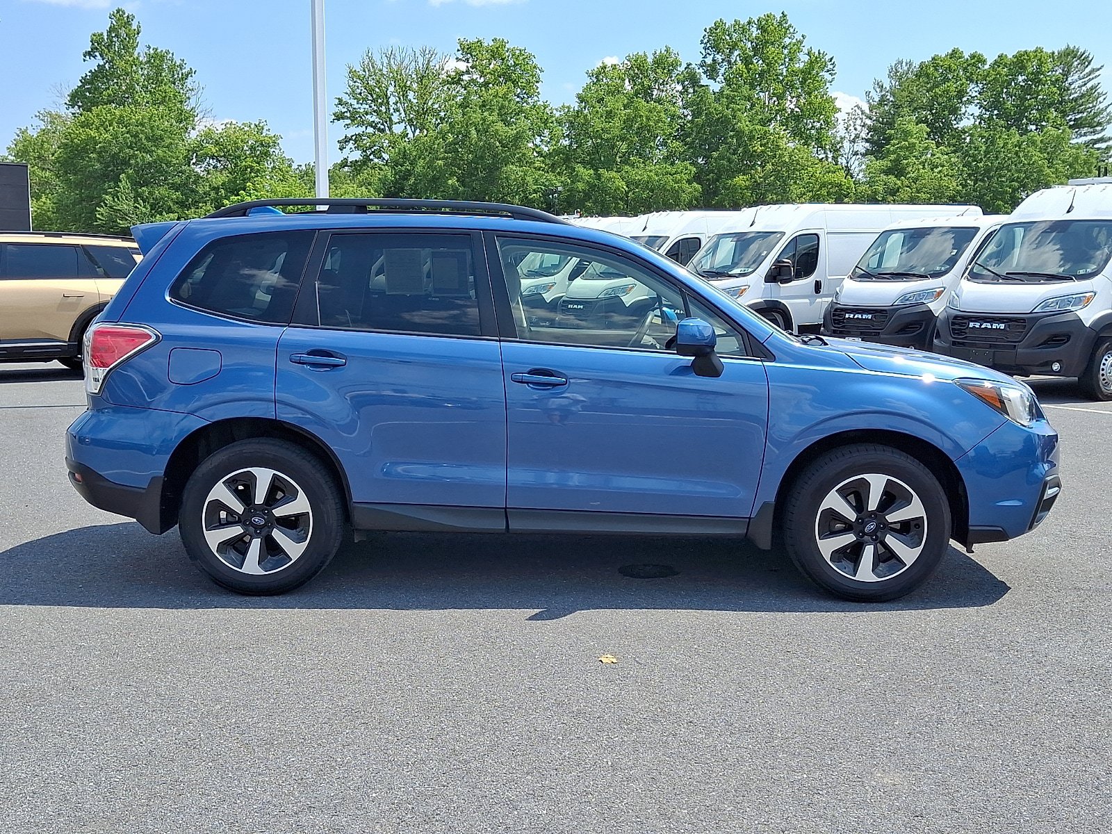 Used 2017 Subaru Forester 2.5i Premium AWD/4WD image 4