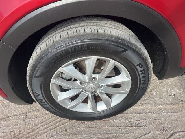 Used 2017 Kia Sorento LX w/ LX Convenience Package image 19