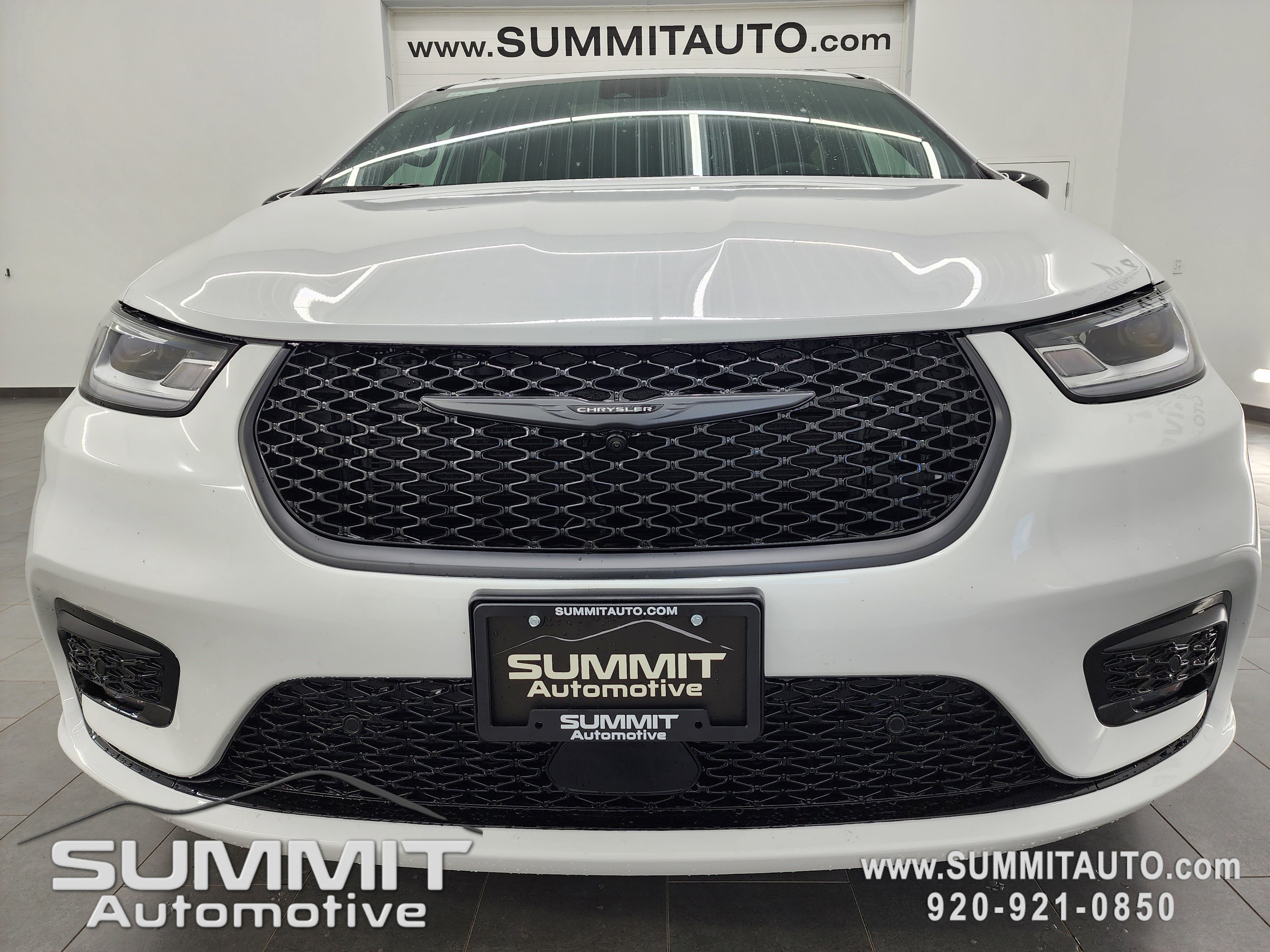 New 2026 Chrysler Pacifica Limited w/ S Appearance Package image 25