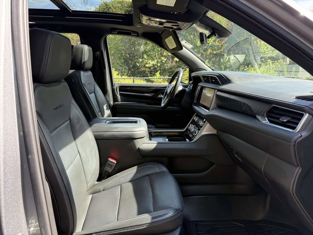 Used 2021 GMC Yukon Denali w/ Denali Premium Package image 15
