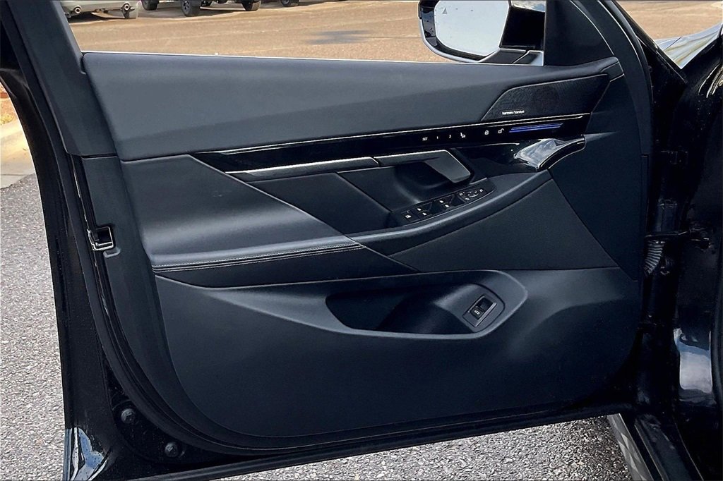 Used 2024 BMW 530i image 23