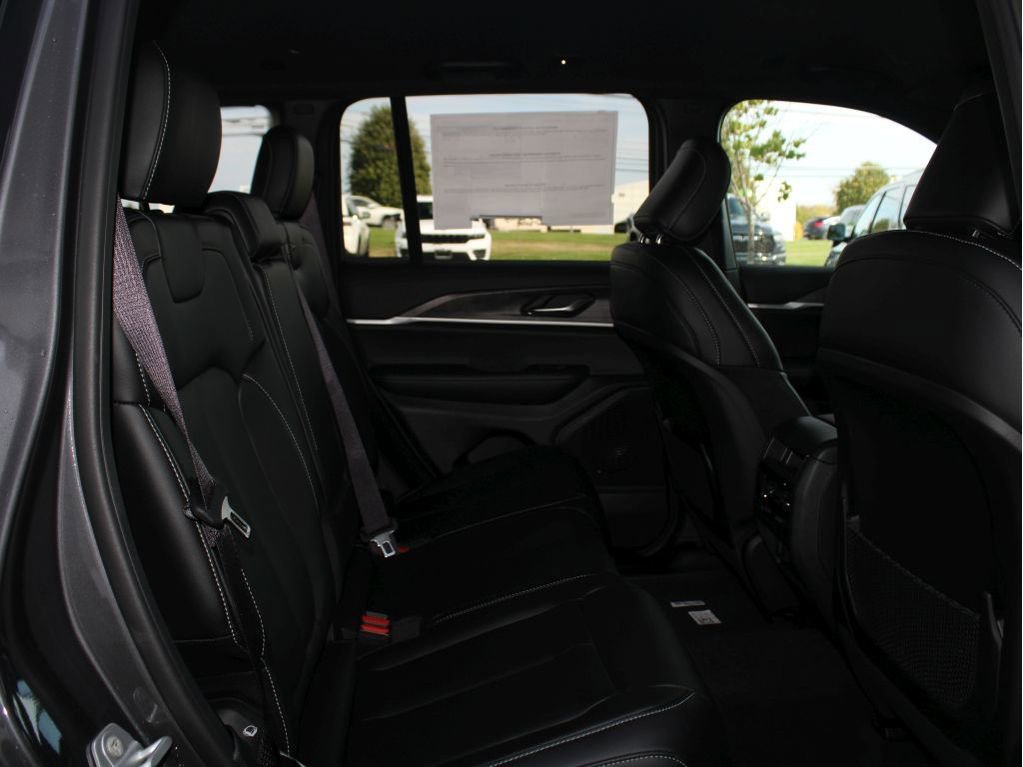 New 2025 Jeep Grand Cherokee Limited w/ Black Appearance Package image 28