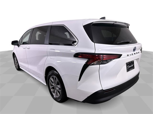 Used 2022 Toyota Sienna LE image 6