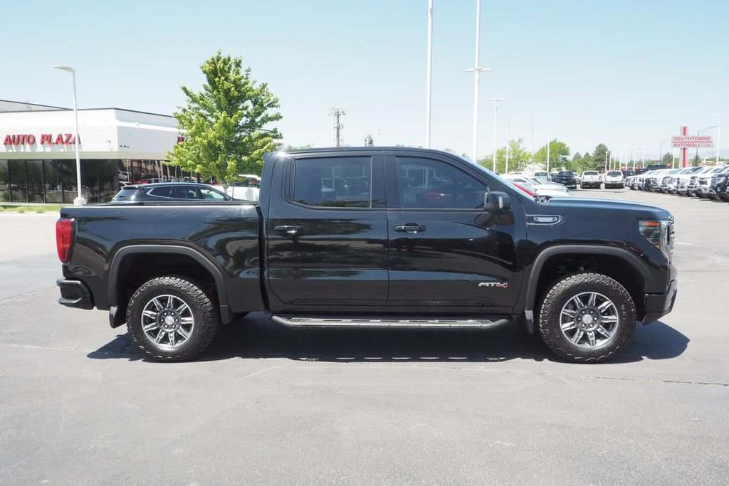 Used 2024 GMC Sierra 1500 AT4 w/ Technology Package AWD/4WD image 8