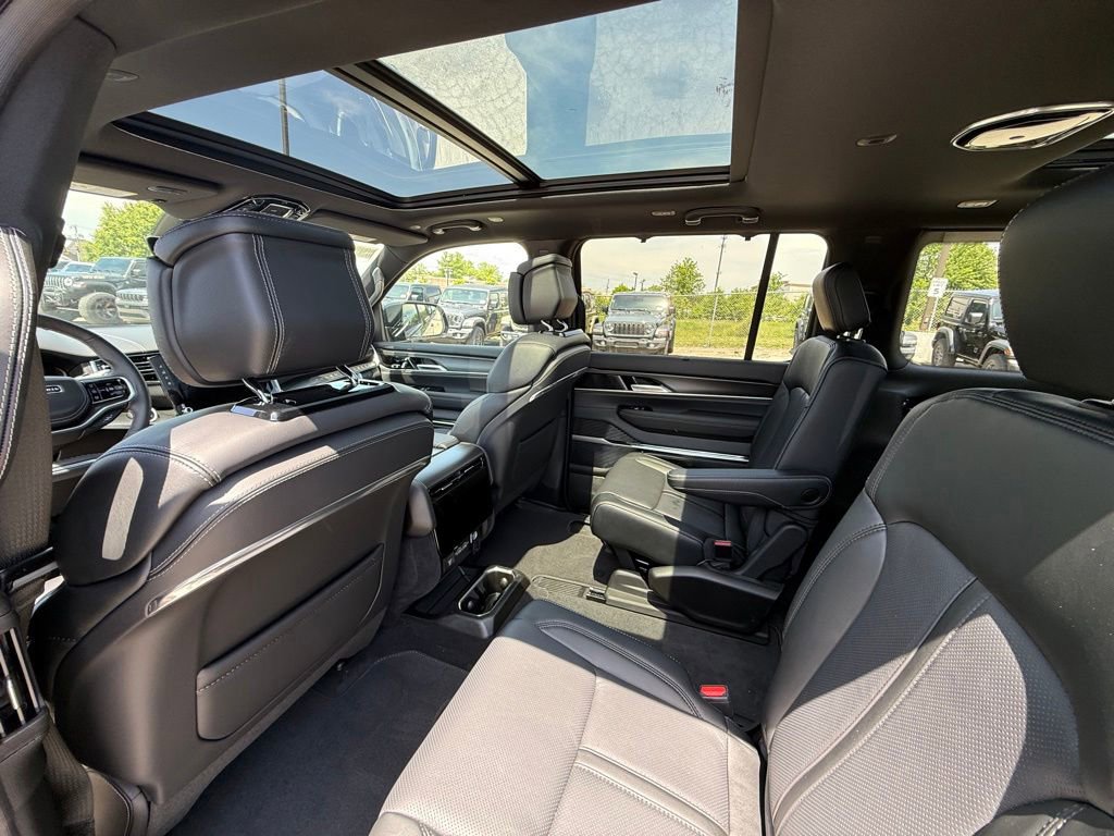 New 2026 Jeep Grand Wagoneer Summit AWD/4WD image 22