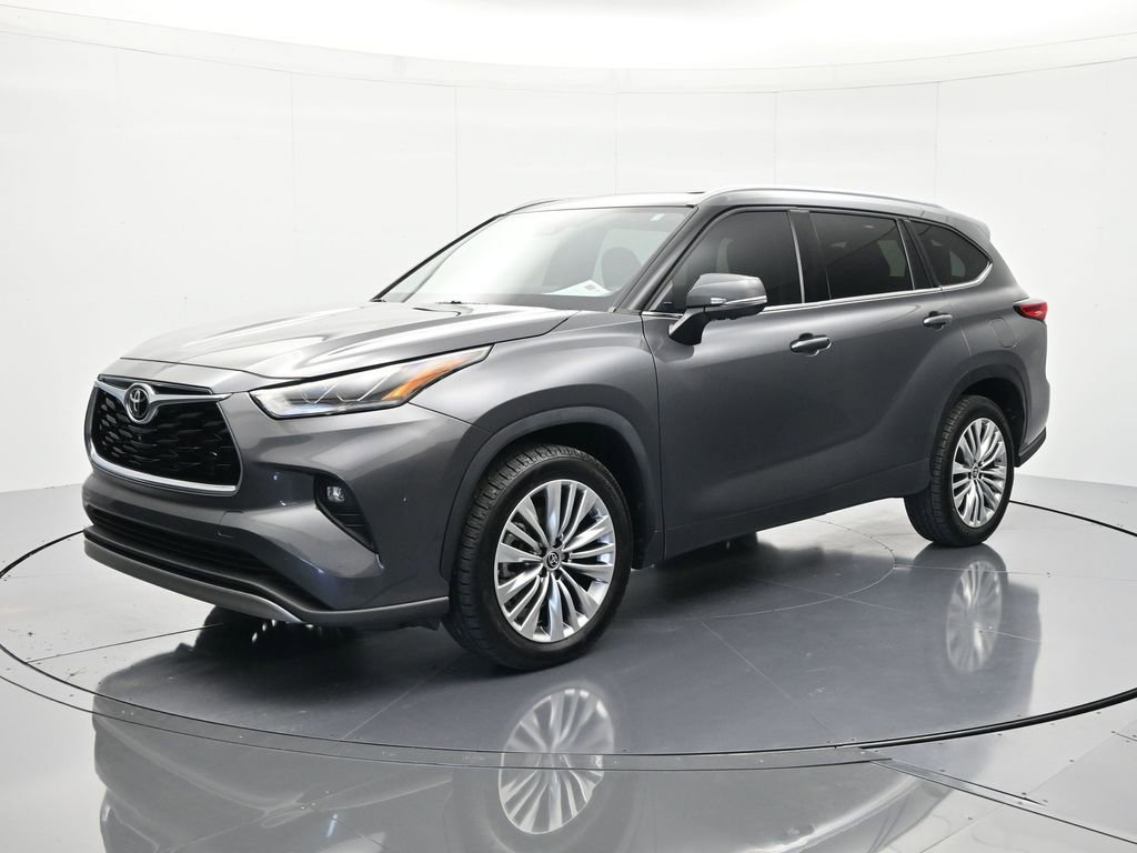 Used 2023 Toyota Highlander Platinum FWD image 1