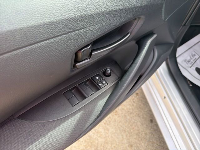 Used 2025 Toyota Corolla LE FWD image 11