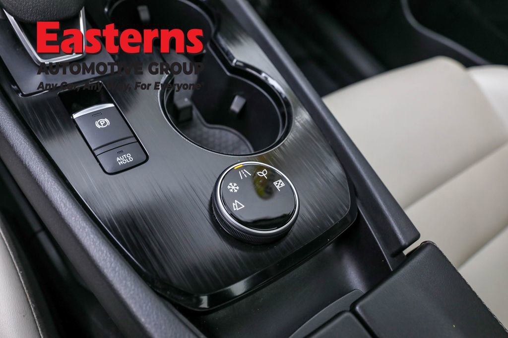 Used 2022 Nissan Rogue SV w/ SV Premium Package image 21