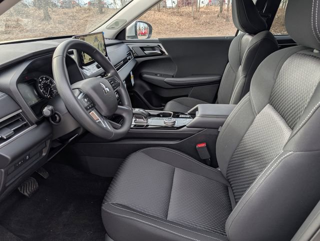 New 2026 Mitsubishi Outlander ES FWD image 4