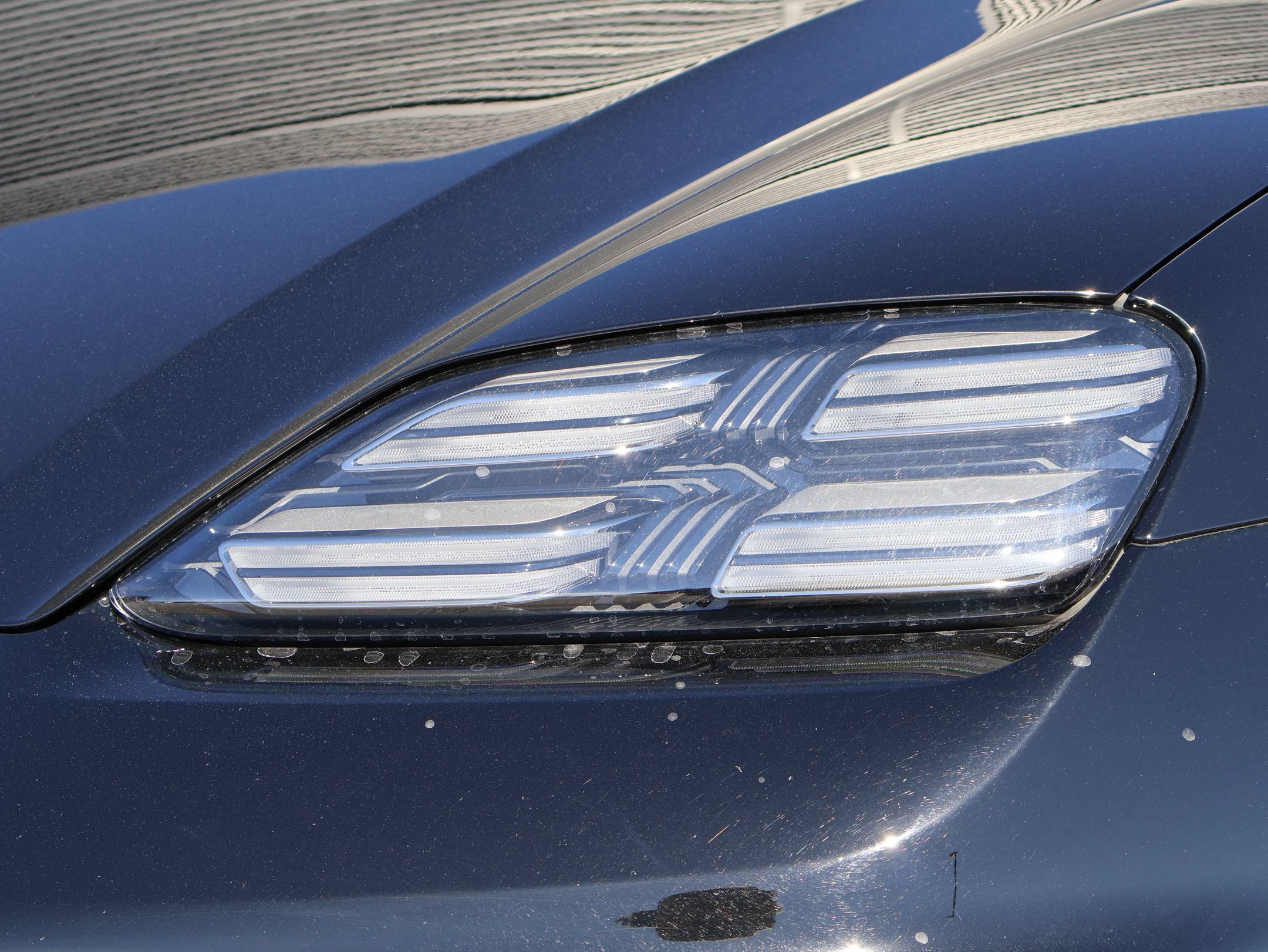 Certified 2025 Porsche Macan 4S Electric AWD/4WD image 14
