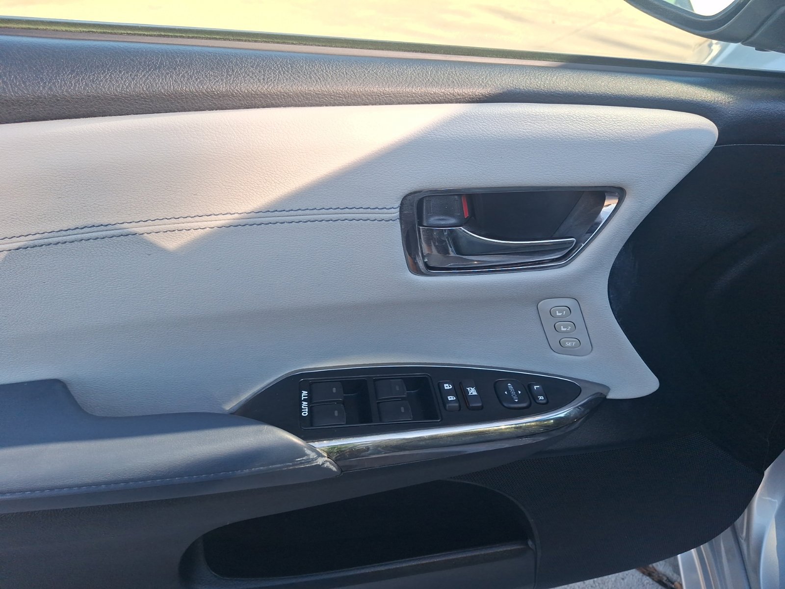 Used 2014 Toyota Avalon Limited FWD image 17