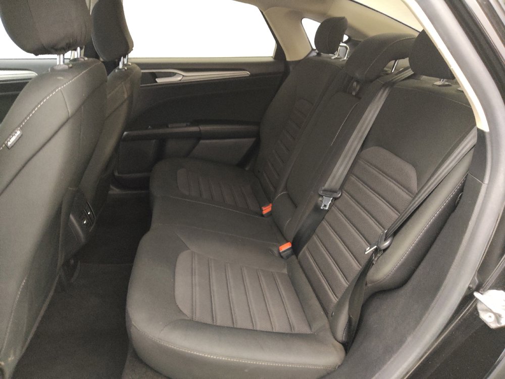 Used 2020 Ford Fusion SE FWD image 18