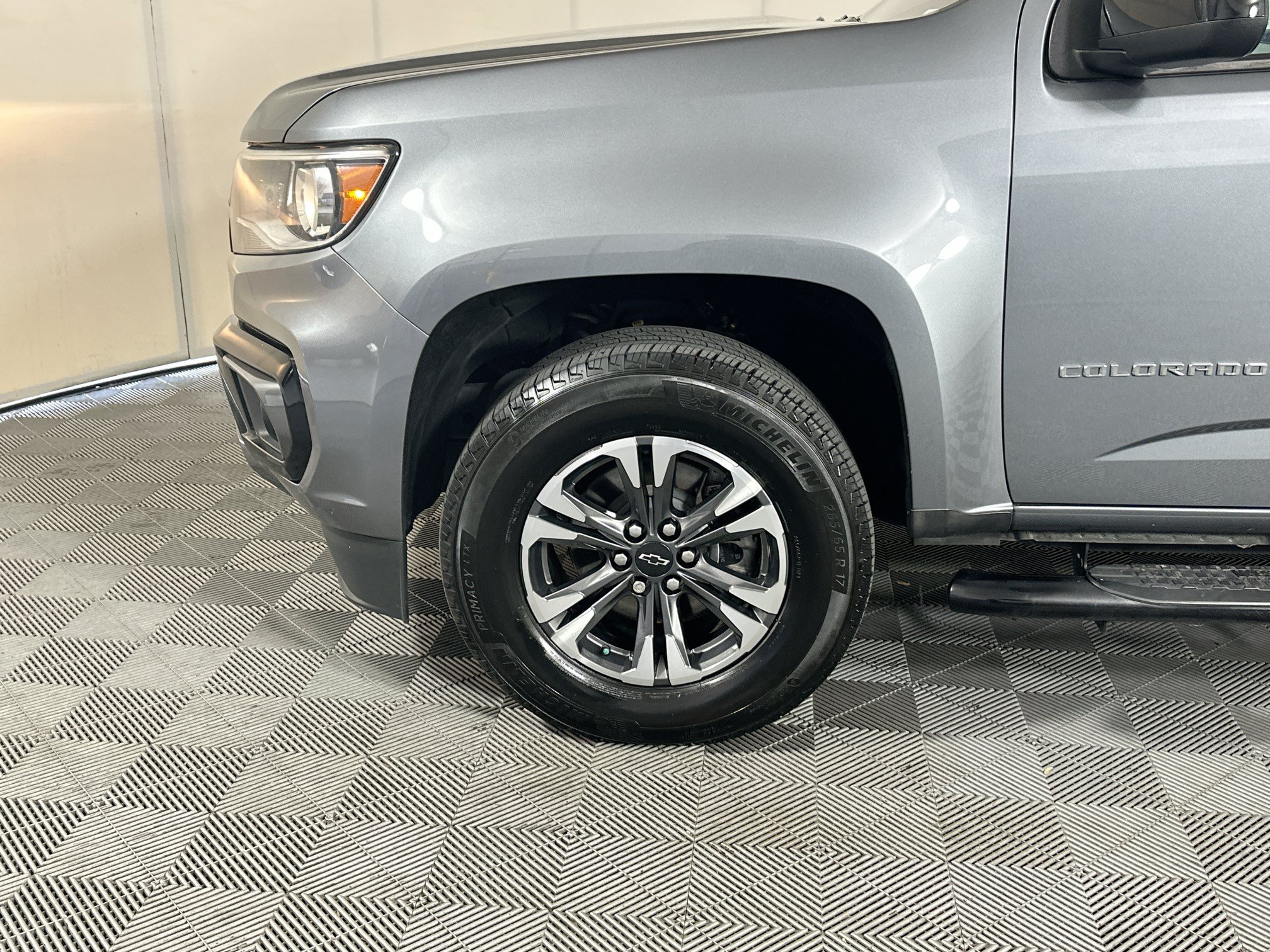 Used 2021 Chevrolet Colorado Z71 w/ LPO, Power Package RWD image 11