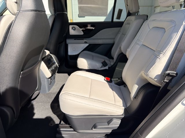 New 2027 Lincoln Aviator Reserve AWD/4WD image 15