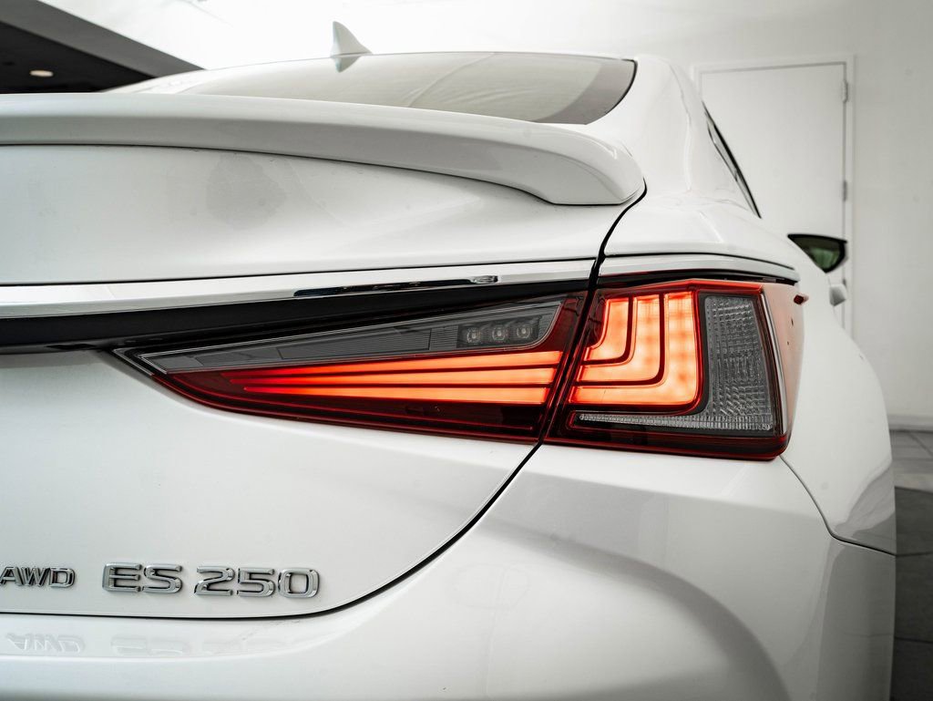 Certified 2023 Lexus ES 250 w/ Premium Package image 9