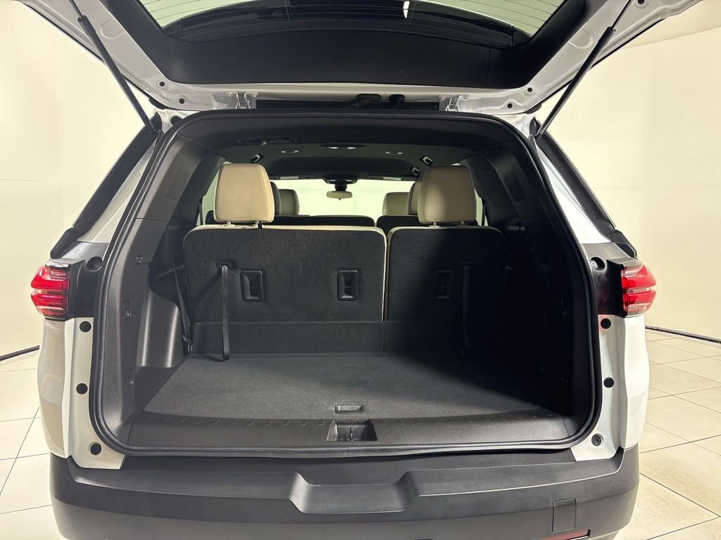 Used 2023 Chevrolet Traverse LS w/ Safety Package image 27