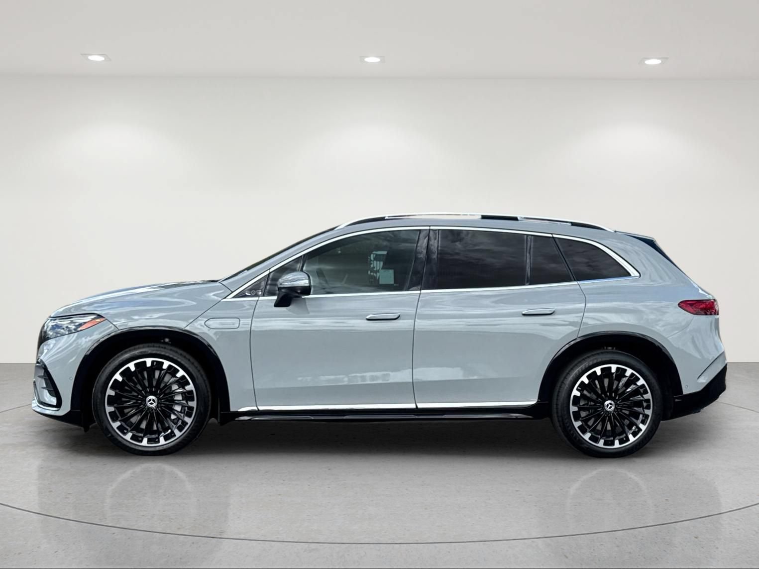 New 2026 Mercedes-Benz EQS 550 4MATIC SUV image 3